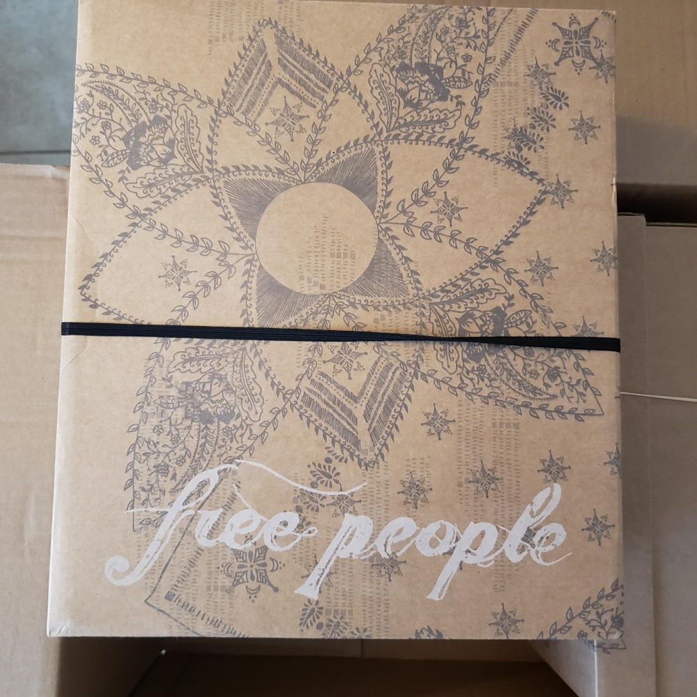 Free People James leather chelsea ankle boots  size 41 US 11 new in box - Picture 6 of 9